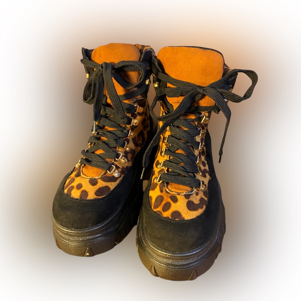 BAMBOO Elegant Black and Gold Footwear - Picture 3 of 11